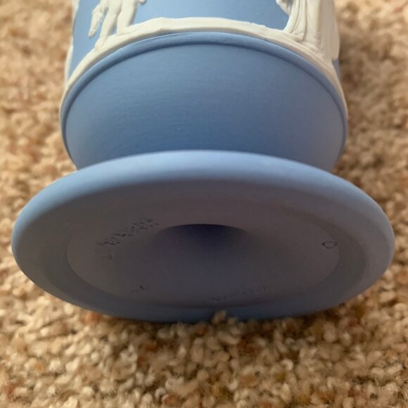 Vintage Imported Wedgewood Vase Circa 1970's - Picture 11 of 11